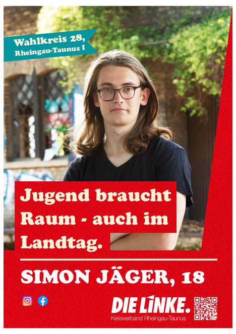 Simon Jäger (18), Direktkandidat der Linken vor dem Jugendzentrum Eltville. Seine Arme sind verschränkt. Auf dem Plakat steht "Jugend braucht Raum - auch im Landtag"